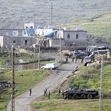 S9ldados da Turquia fecham entrada de vilarejo onde 41 morreram em um casamento