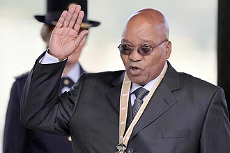 Sul-africano Jacob Zuma faz juramento ao tomar posse como presidente e promete seguir passos do cone Nelson Mandela