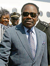 O ditador Omar Bongo Ondimba foi internado em clnica de Barcelona 
