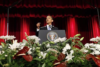 Barack Obama realiza discurso a muulmanos na Universidade do Cairo; ele pediu um novo comeo entre americanos e muulmanos