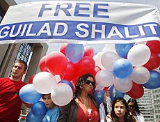 Grupo protesta pela soltura de Shalit em frente  sede da Unio Europeia (UE), em Bruxelas