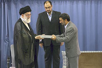 Agenda oficial de Lula no Irã prevê encontros com o Líder Supremo, Aiatolá Ali Khamenei (à esq.) e o presidente Mahmoud Ahmadinejad