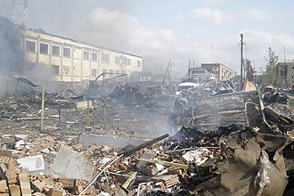 Imagem mostra local de atentado suicida contra o Departamento do Interior de Nazran, a maior cidade da república na Inguchétia