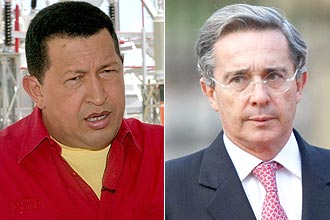 Hugo Chvez ( esq.) e o colega colombiano, lvaro Uribe; relaes bilaterais entre vizinhos esto congeladas desde o fim de julho