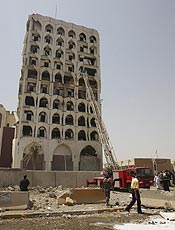 O Ministrio de Relaes Exteriores, danificado por exploso de bomba