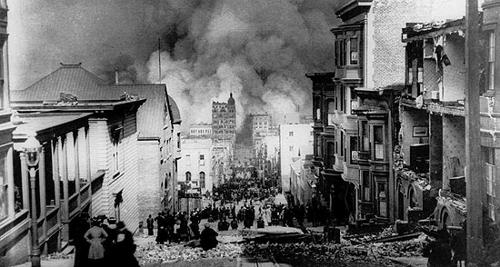 Cidade americana de So Francisco destruda aps terremoto de 18 de abril de 1906 que matou mais de 3.000