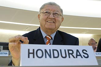 Embaixador de Honduras, Jose Delmer Urbizo, foi expulso de sessão da ONU por pressão de colegas latino-americanos