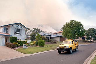 Chamas ameaa regio de Hillside, no Estado de Queensland (Austrlia); premi alertou para uma piora nos incndios florestais 