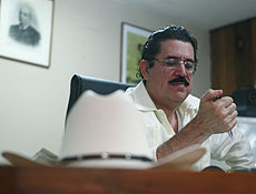Presidente deposto de Honduras, Manuel Zelaya, rejeitou a proposta do governo interino 