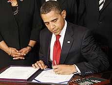 Obama assina ampliação de programa contra a Aids que atende americanos de baixa renda