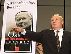 Oskar Lafontaine lana "O Corao Bate  Esquerda"; ele liderou o A Esquerda
