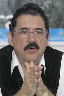 Manuel Zelaya, para quem EUA manobram para "encobrir golpe" ocorrido em Honduras