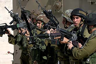 Soldados israelenses em Belém, cidade Palestina no centro da Cisjordânia; Israel aborta ação militar que vazou no Facebook