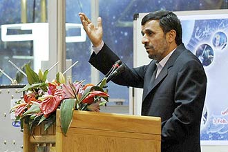Presidente iraniano, Mahmoud Ahmadinejad, faz nova oferta para enriquecimento de urnio e retoma acordo com potncias 