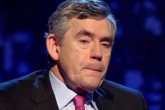 Premi trabalhista, Gordon Brown, perde mais votos para os conservadores, indica pesquisa do YouGov dibvulgada nesta quinta 