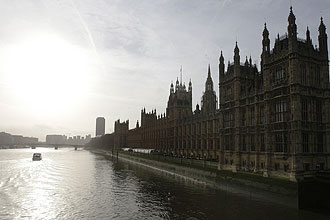 Vista do rio Tâmisa, ao lado Palácio de Westminster, em Londres (Inglaterra); governo teme ataque nuclear da Al Qaeda