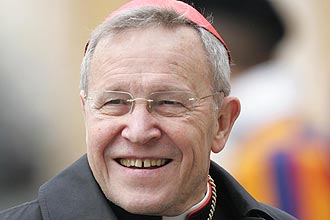 Cardeal alem Walter Kasper defende celibato e nega que seja causa de centenas de casos de pedofilia na Igreja Catlica 