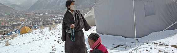 Aps tremor, nevasca intensa atrapalha esforos de auxlio a desabrigados na Provncia de Qinghai, na China
