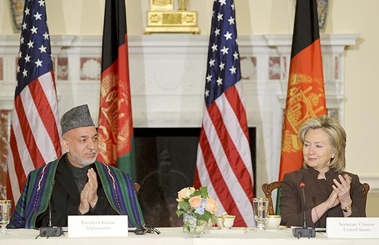 Aliana entre EUA e Afeganisto  "de longo prazo", assegurou a secretria de Estado americana Hillary Clinton