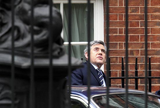 Gordon Brown apresentou hoje sua renncia ao cargo de primeiro-ministro britnico e lder do Partido Trabalhista