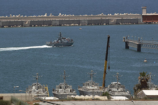 Marinha de Israel em patrulha prximo ao porto de Ashdod, para onde segue agora o Rachel Corrie