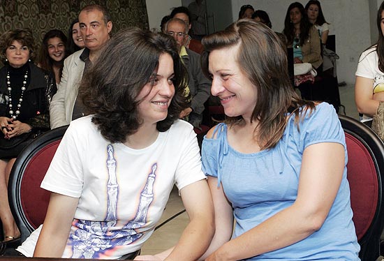 Teresa Pires (esq.) e Helena Paixo celebraram primeira unio homossexual de Portugal