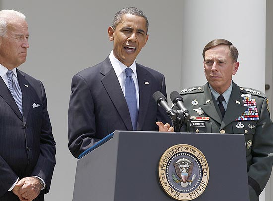 Obama anuncia que o general David Petraus ir substituir Stanley McChrystal no comando no Afeganisto