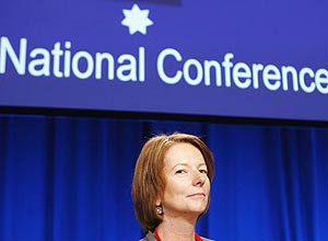 Julia Gillard, que era vice do Partido Trabalhista, ganha a liderana e assume como 1 premi