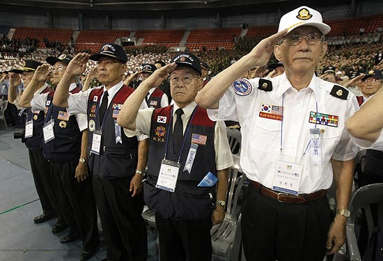 Veteranos da guerra participam em Seul de cerimônia pelos 60 anos do início da Guerra da Coreia