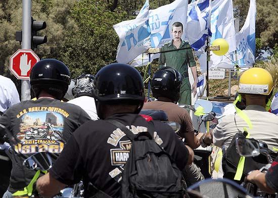 Israelenses vão às ruas para marcar 4º aniversário do sequestro de  soldado