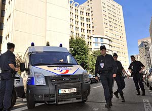 Polcia francesa faz busca no escritrio de conselheiro da herdeira da L'Oreal em caso de doaes ilegais  campanha de Sarkozy