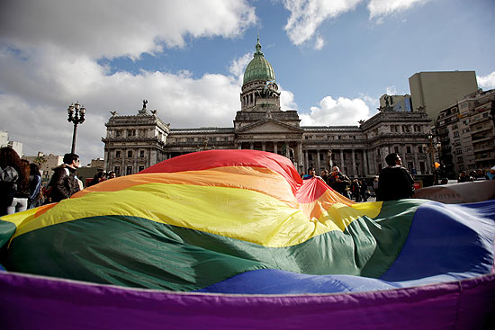 Senado argentino inicia votao histrica; pas pode ser primeiro da Amrica Latina a aprovar casamento gay