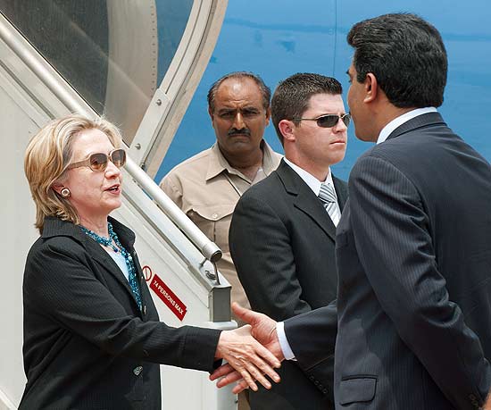 Secretria de Estado americana, Hillary Clinton, chega a Islamabad para primeira parada de giro asitico 