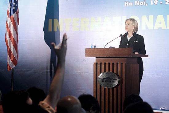 Secretria de Estado americana, Hillary Clinton, atende a imprensa no frum de segurana asitico