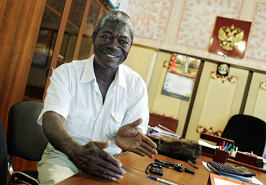 O recém-eleito vereador Jean Gregoire Sagbo é o primeiro negro a conquistar um cargo público na Rússia