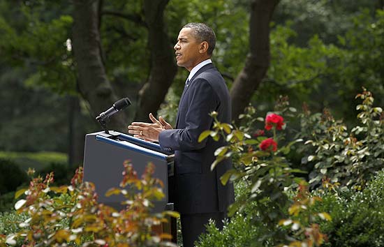 Presidente dos EUA, Barack Obama, fala com reprteres no Jardim das Rosas, na Casa Branca