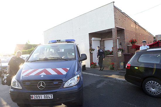 Polcia francesa investiga assassinato de oito bebs recm-nascidos por casal em Villers-au-Tertre
