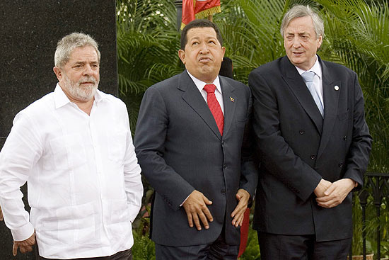 Lula, Chvez e Kirchner posam para foto no palcio de Miraflores, em Caracas