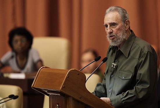 Ex-ditador cubano Fidel Castro fala de seu temor de uma guerra nuclear diante da Assembleia Nacional cubana