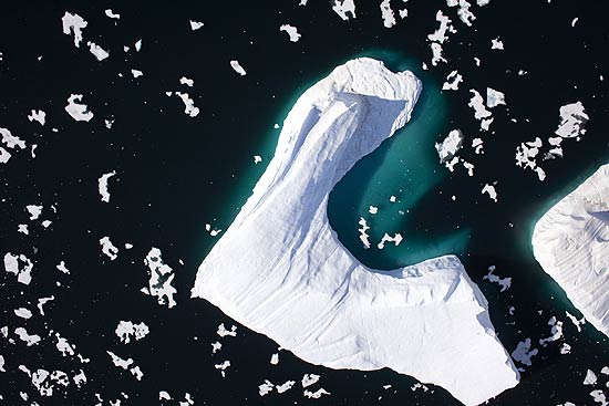 Um bloco gigante de gelo medindo 250 km se soltou da geleira Petermann, no noroeste da Groenlndia
