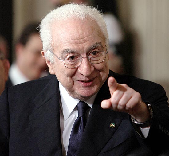 Ex-presidente Francesco Cossiga morreu nesta tera-feira aos 82 anos; ele governou de 1985 a 1992 