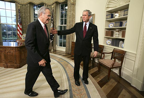 U.S. President George W. Bush (R) escorts U.S. Secretary of Defense Donald Rumsfeld from the Oval Office of the White House after announcing Rumsfeld’s replacement in Washington November 8, 2006. Rumsfeld, the controversial face of U.S. war policy, quit on Wednesday after Democrats rode Americans’ anger and frustration over Iraq to victory in Tuesday’s congressional electionsREUTERS/Kevin Lamarque (UNITED STATES)