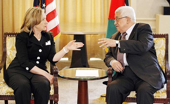Hillary Clinton reuniu-se com o premi israelense, Binyamin Netanyahu, pouco aps notcias de atentado