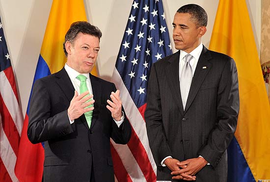 Juan Manuel Santos ( esq.) e Barack Obama se encontram pela primeira vez, em Nova York