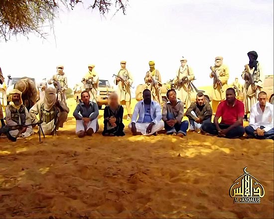 Rede de TV Al Jazira divulga áudio e foto das sete pessoas sequestradas pela Al Qaeda do Magreb Islâmico 