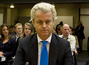 Lder da extrema-direita Geert Wilders aparece na corte por incitao ao dio e  discriminao dos muulmanos na Holanda