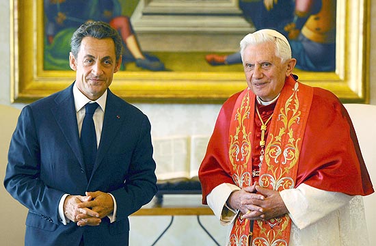 Após duras críticas da Igreja à França por expulsões de ciganos, papa recebeu Nicolas Sarkozy no Vaticano