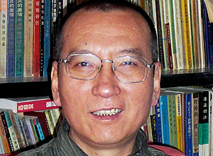 Foto de arquivo mostra o dissidente chins Liu Xiaobo, vencedor do prmio Nobel da Paz em 2010