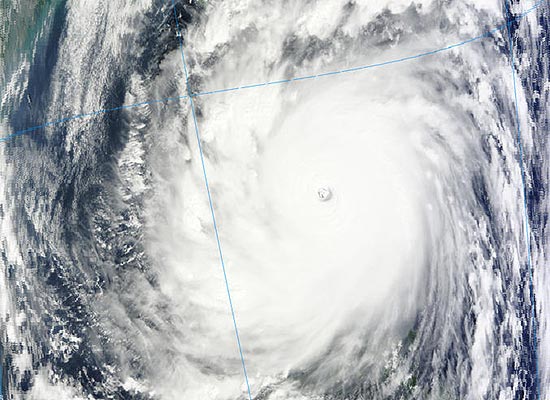 Imagens de satlite mostram formao atual do Megi; o 10 e mais forte tufo a atingir as Filipinas s neste ano