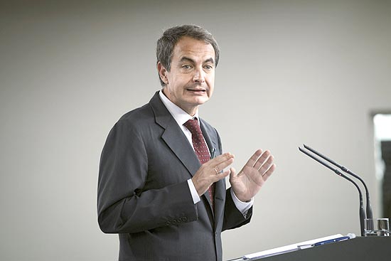 O presidente de governo da Espanha, Jos Luis Rodriguez Zapatero, durante o anncio da reforma ministerial